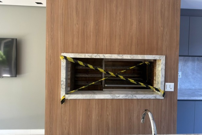 Churrasqueira interditada por fumaça no ambiente e vizinhos